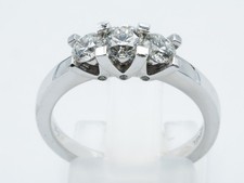 Bague Jarretiere or blanc 18K Garel 750 trois diamants ronds total 0.42 ct T:54