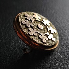 Broche plaqué or jaune & rose motif trèfles disposés en cercle bijou ancien