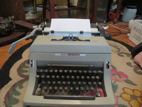 Manual typewriter olivetti - manual,