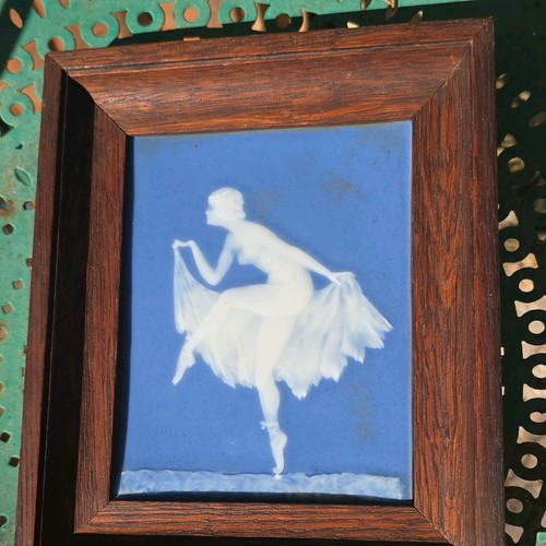 Plaque pate sur danseuse - sur,