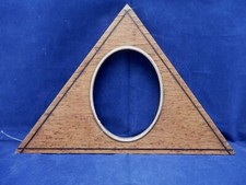 Ancien Cadre Forme Triangulaire en Plaquage filet marqueté médaillon en laiton