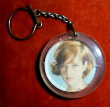 Porte-clés jolie speakerine de TV DENISE FABRE très jeune ( sans les dents !!)