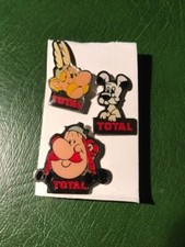 Lot de 3 pin's total astérix