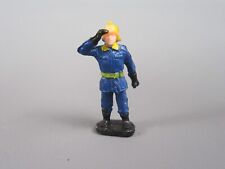 B490 Vintage Figurine Socle Pompiers Salut en Tenue Jouet Plastique H 2.9 cm