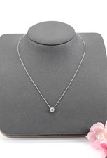 Collier en or blanc ornée d'un pendentif diamant solitaire d'environ 0,60ct tai