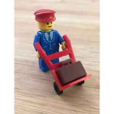 Figurine LEGO porteur de bagages (train) 