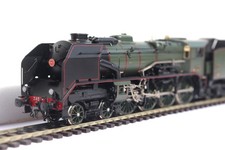 Locomotive vapeur 240 15 - à,