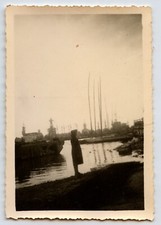 Portrait femme silhouette bord de mer port -  Ancienne photo an. 1930