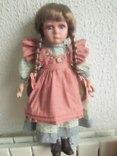 très belle poupée de