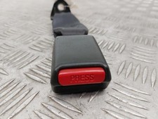 Attache ceinture arriere droit
