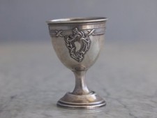 coquetier sur pied en argent