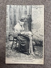 CPA LA DENTELLIÈRE AU PETIT CHAPEAU