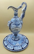 Aiguière de Nevers  C. Bernard et S. Lucet  H 37 cm  L 30 cm , rare en bleu