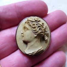 SUPERB ANTIQUE EARLY 19th CENTURY LAVA STONE & 18K GOLD CAMEO