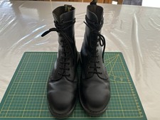 Dr Martens - Made in England - Uk7 - 41 - Coque Acier - 10 Trous.