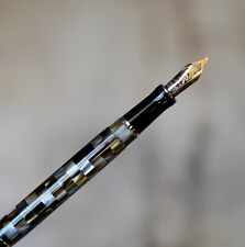 STYLO PLUME PARKER DUOFOLD FINITION DAMIER OLIVE - PLUME EN OR MASSIF 18 CARATS