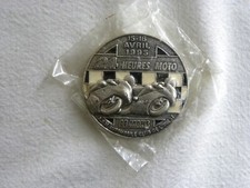 ANCIENNE BROCHE MEDAILLE