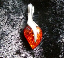 PENDENTIF FORME COEUR stylisé