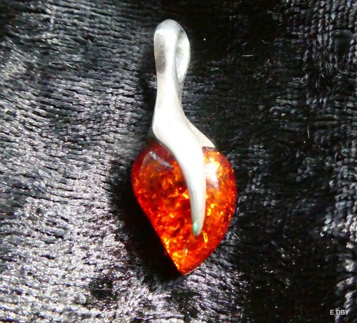 Pendentif forme coeur stylisé - coeur,