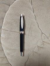 GROS STYLO PLUME PIERRE CARDIN  ATTRIBUTS ET PLUME PLAQUES OR 