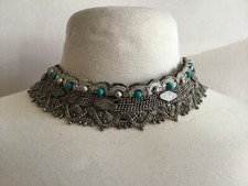 Collier ethnique argent ? Ras de cou Inde cuir et turquoise en TBE.