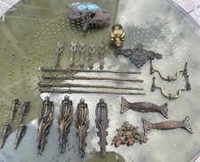 AMEUBLEMENTS Lot Ornements garnitures en bronze pour meubles anciens