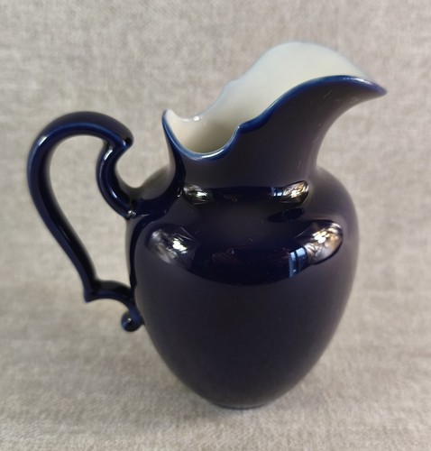 Beau pot lait porcelaine - a,