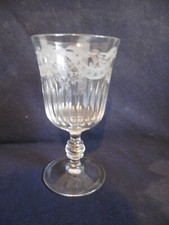 TRES BEAU GRAND VERRE ANCIEN en cristal taillé et gravé