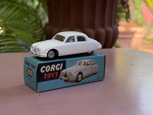Corgi toys 208 - jaguar, 1