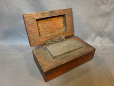 Ancienne pierre à aiguiser dans son boîtier en bois outil d'atelier vintage