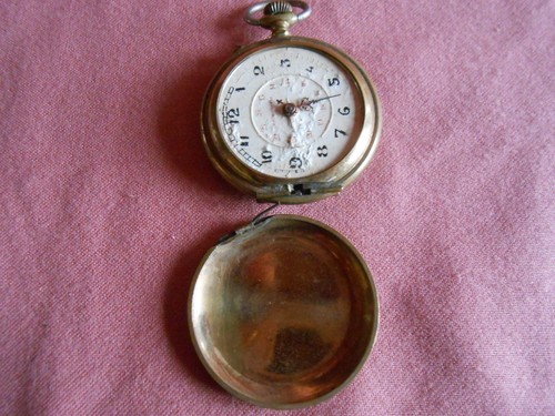 Très ancienne montre - très,