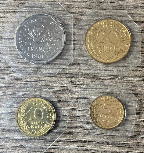 Lot pieces l année - de, 4