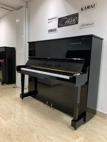 Yamaha upright - 52",