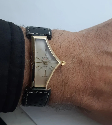 Montre hilton art - hilton, deco