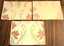 3 Coupons d'ameublement identiques début XXe en satin de soie- 33 cmx 23 cm