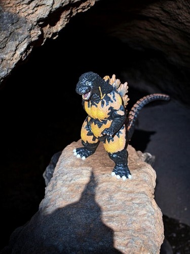 Figurine burning godzilla - figurine,