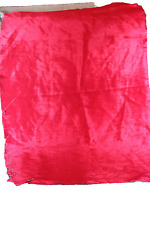 Fragment de velours rouge.  82