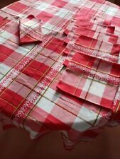 Une nappe et 6 serviettes -