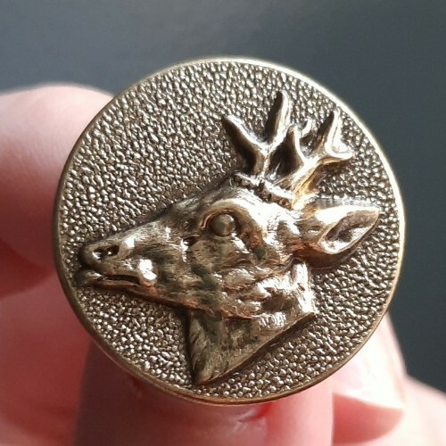 E05d09 bronze color - deer, head