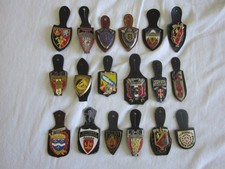 18 INSIGNES POMPIERS