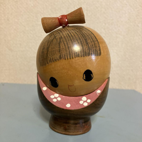 Titre poupée kokeshi - de,