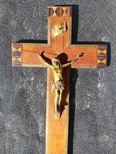 Début XX, Art nouveau, ancien crucifix mural en laiton et marqueterie