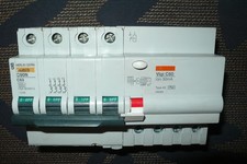 DISJONCTEUR DIFFERENTIEL TETRA. 63A 30mA COURBE C TYPE AC, MERLIN GERIN 63AMPERE