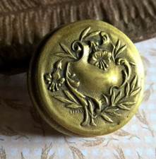 ANCIENNE BOITE POUDRIER EN