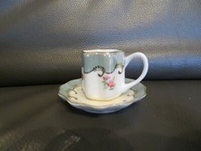 tasse miniature en porcelaine