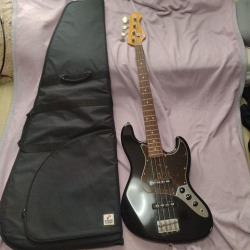 Guitare basse électrique