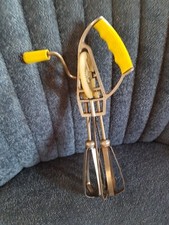 ANCIEN FOUET BATTEUR À MAIN