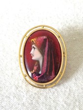 Ravissante Broche en or 18 K et emaux LIMOGES R. RESTOUEIX , La Fabiola