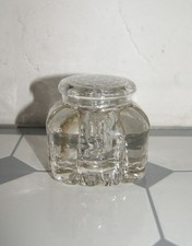 Ancien encrier en verre moulé