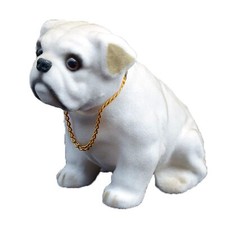 Chien hochant la tête poupée